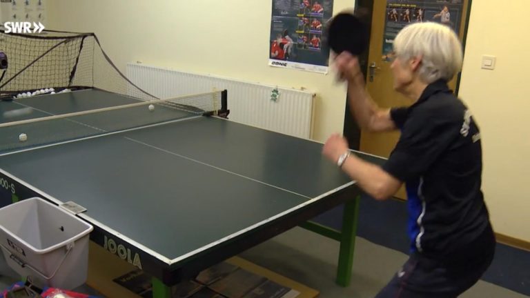 Mehr über den Artikel erfahren Mit 79 Jahren nochmal Tischtennis-Meisterin werden